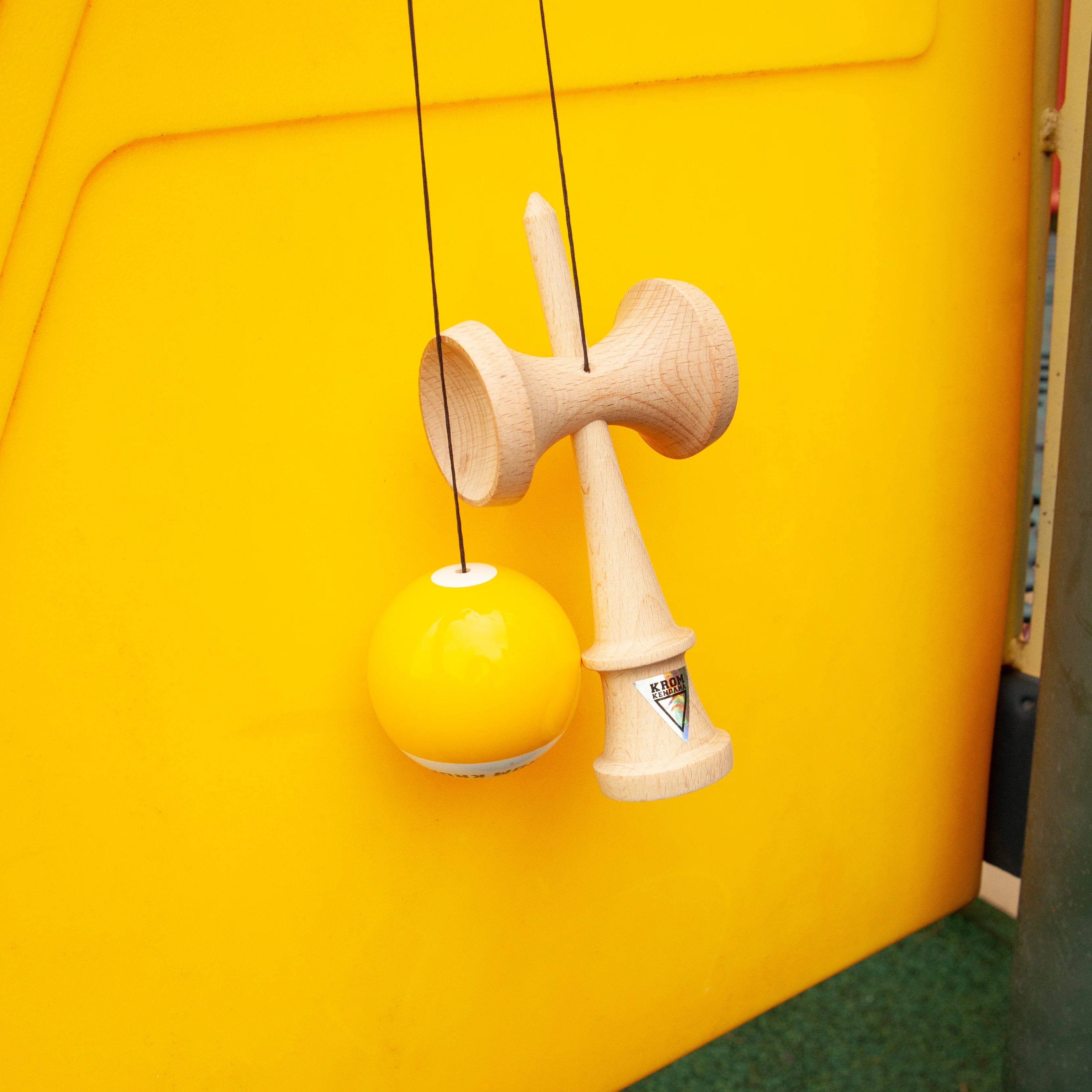 POP LOL YELLOW - Image 7